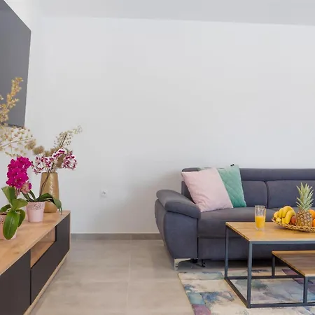 Amazing Home In Kraljevica Vikendica *