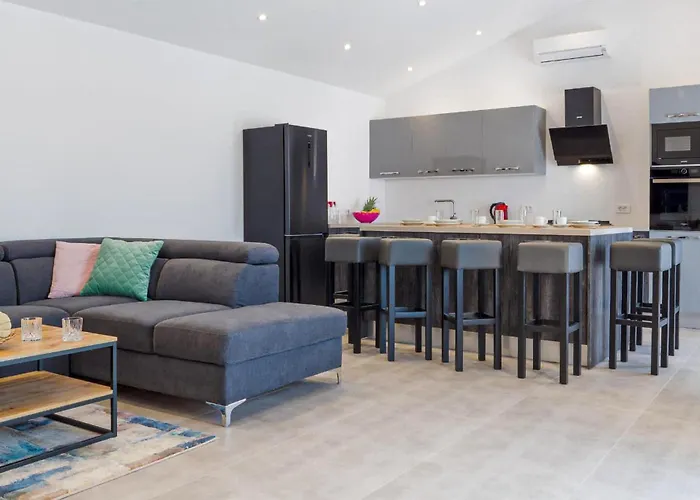 Lovely Home In Kraljevica With Kitchen Feriehus